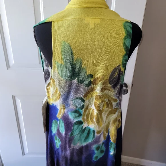 Womens sweater/ shaw - Picture 2 of 4